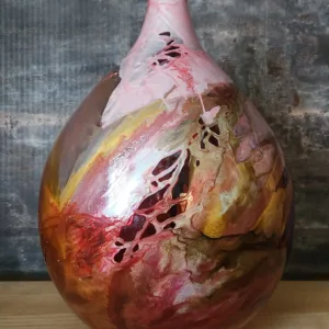 Luminaire Sublime Dame Jeanne Bubble Gum, aux tons Rose et viel or.