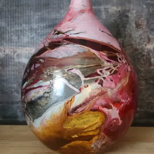 Luminaire Sublime Dame Jeanne Bubble Gum, aux tons Rose et viel or.